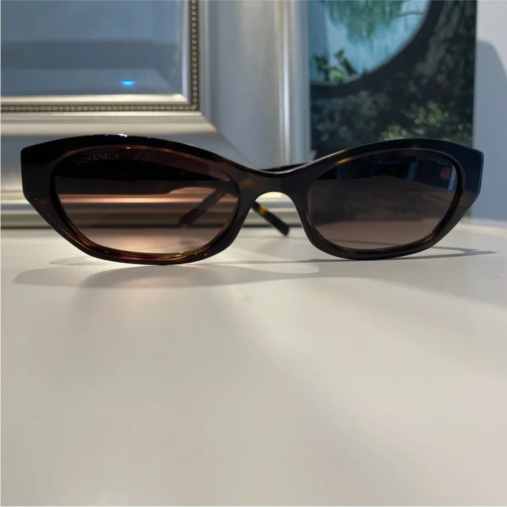 New Chanel Limited Edition rectangle sunglasses A71280 from 2018 collection.